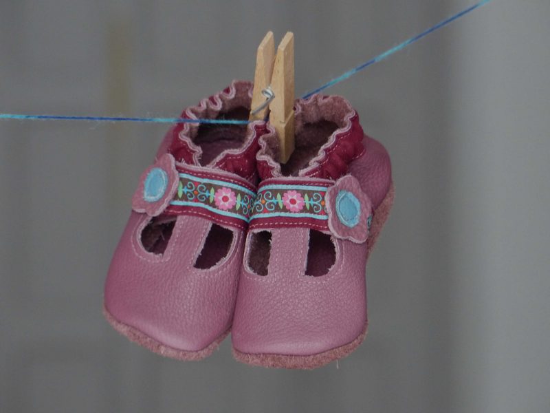 Krabbelschuhe - Sommermodell mit Blume